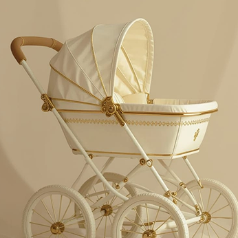 Leonardo_Lightning_XL_An_old_fashion_baby_stroller_with_a_luxu_0 1